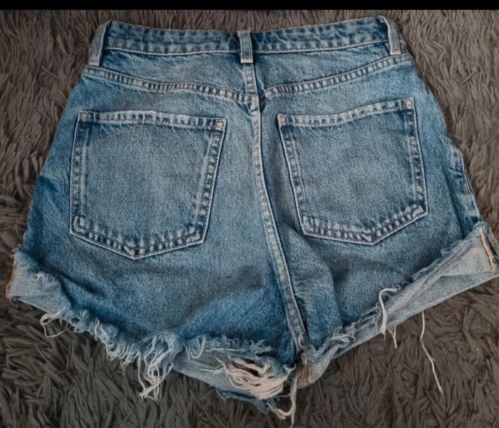 Short taille haute effet délavé et effiloché 34 - photo numéro 4