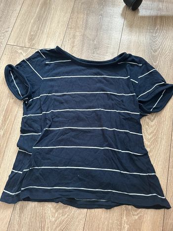 T-shirt bleu marine à rayures