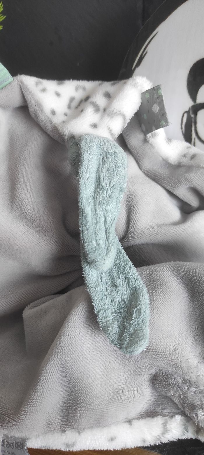 Doudou Léopard des Neiges Plat Blanc Gris Vert Léa nattou feuille vert Panthère - photo numéro 4