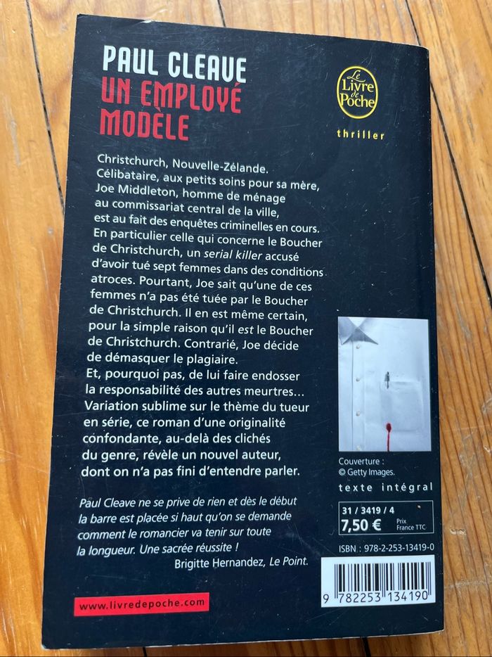 Livre « Un employé modèle » de Paul Cleave - photo numéro 2