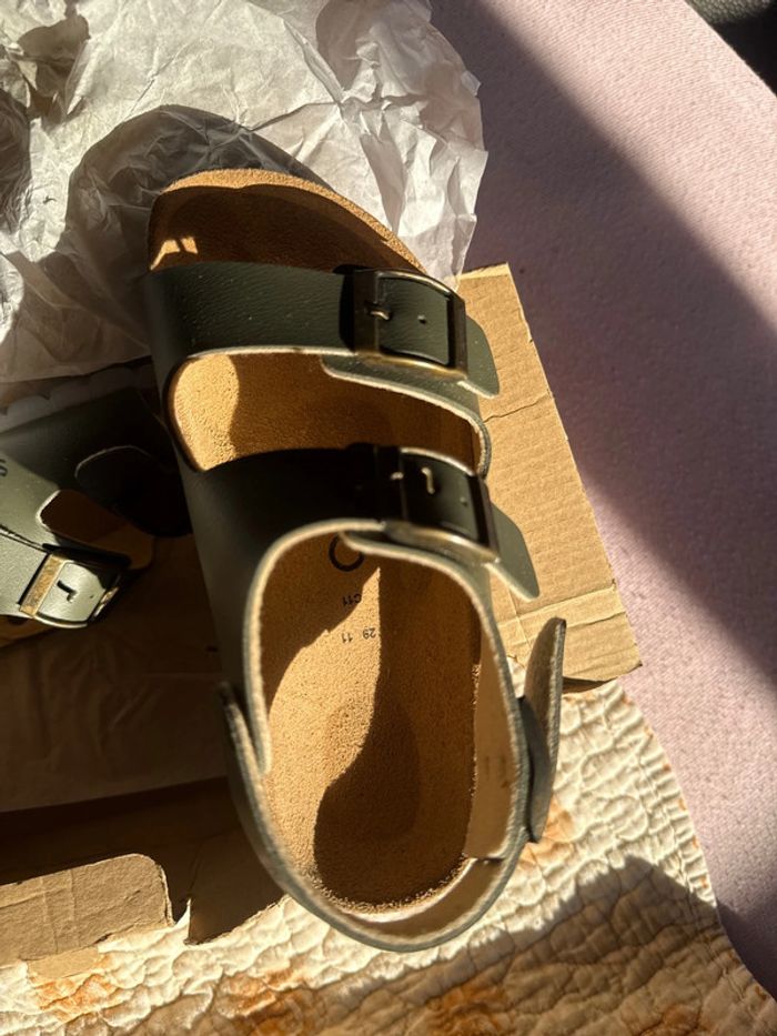Jolies sandales Sommers en cuir neuves avec étiquette pointure 29 - photo numéro 5