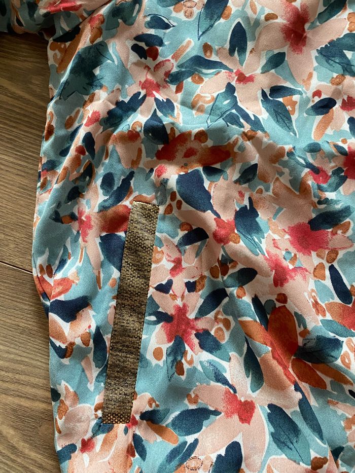 Veste d’été bleu à motif fleur rouge Emma Ella tS - photo numéro 4