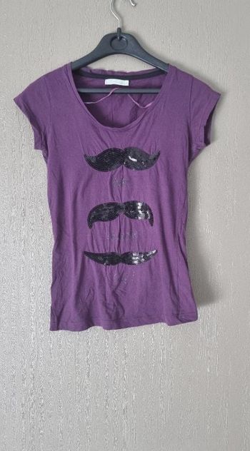 T-shirt moustaches