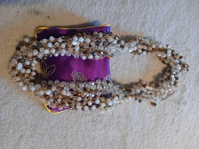 Collier en petite perles coloré