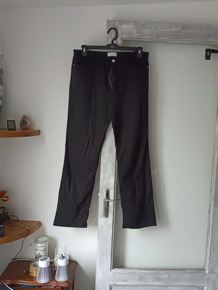 Magnifique pantalon léger taille 46 - photo numéro 2