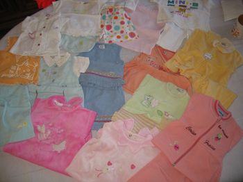 LOT DE 22 VÊTEMENTS BÉBÉ FILLE "DIVERSES MARQUE" - 3 MOIS - n°01