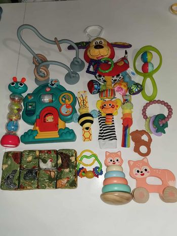 Lot jouet bébé