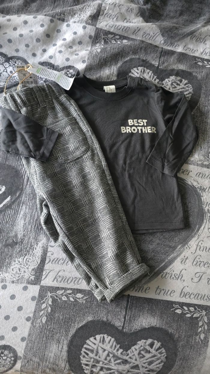 Neufs (non portés)🏷 🏷🤩😍💙superbe  ensemble teeshirt ml et pantalon 12/18mois (80/81cm) garçon 💙😍🤩