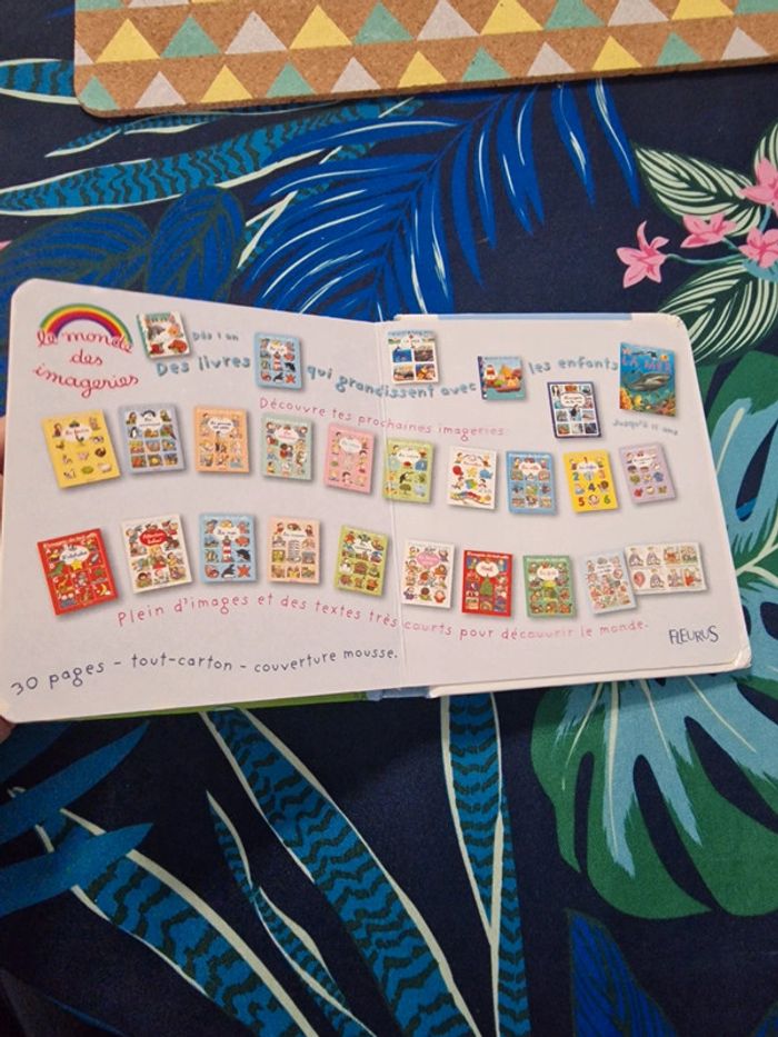 Livre à pages cartonnées "Les habits" - photo numéro 7