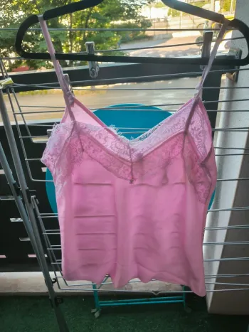 Débardeur rose dentelle