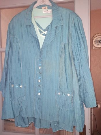 Ensemble 3 pieces jupe veste et haut 