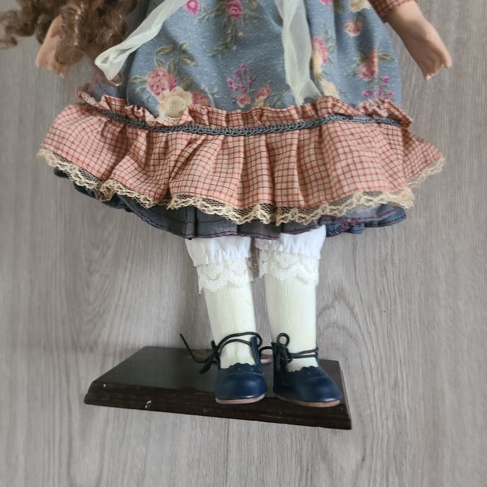 Poupée porcelaine - photo numéro 4