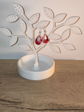 Boucles d’oreilles pendantes marbrées – style goutte multicolore