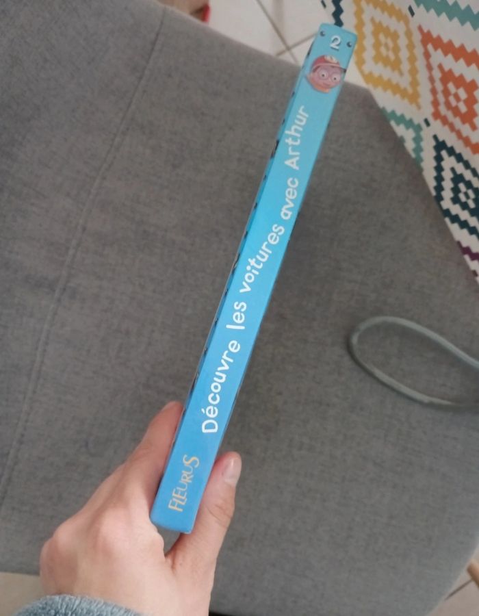 Livre petit garçon découvre les voitures avec Arthur - photo numéro 2