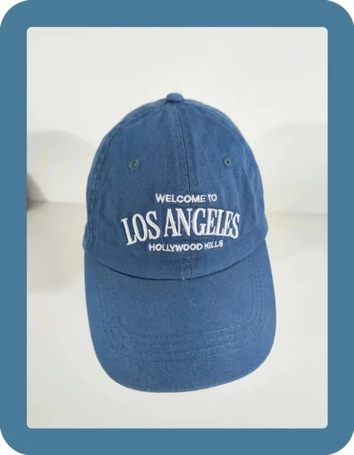 Casquette bleu clair Bershka, taille unique, très bon état