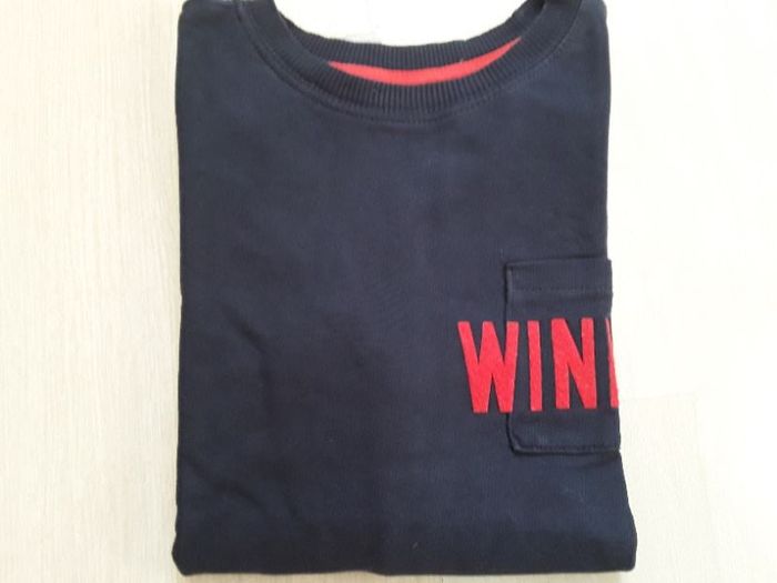 Maillot marine gris effet superposition, inscription devant WINNER (lettres thermocollees) poche poi