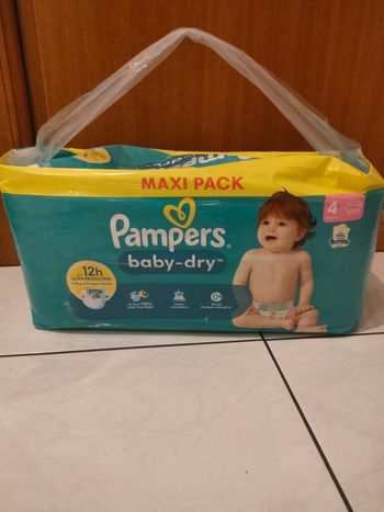 106  couches Pampers baby dry taille 4