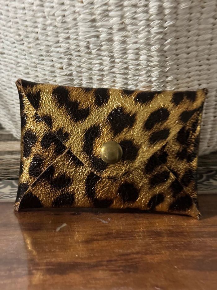 Porte carte ou petit porte monnaie cuir léopard neuf
