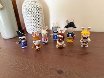 Lot de figurines lapins crétins