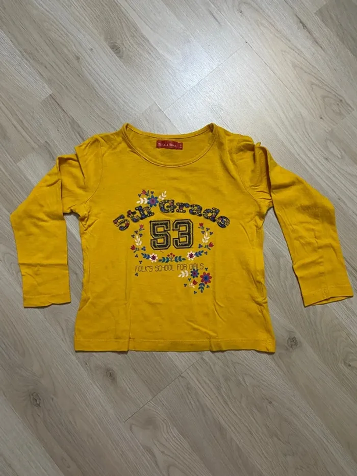Lot de 2 t-shirts à manches longues + 1 offert taille 5 ans - photo numéro 4