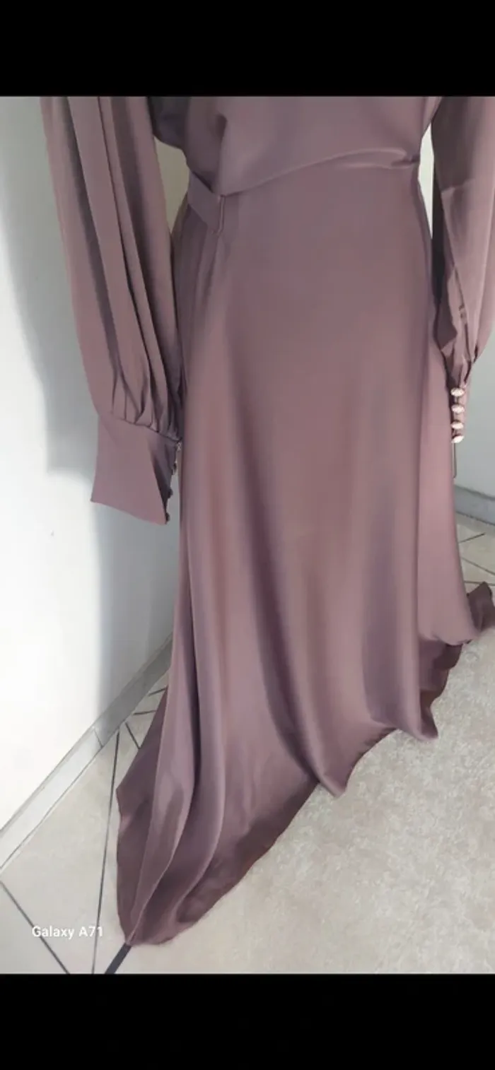 Robe avec boutons aux manches émiratie neuf - photo numéro 7