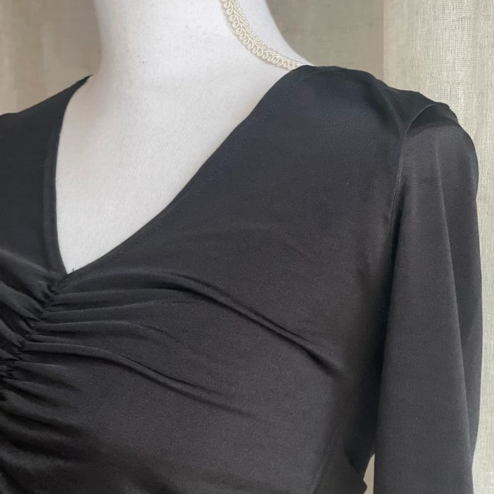 T-shirt noirs avec poignets volantes - photo numéro 4