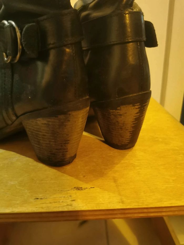 Bottes noires - photo numéro 5