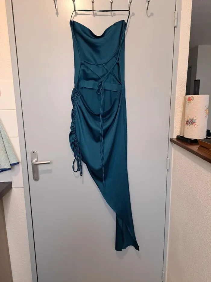 Robe dos nu - photo numéro 2