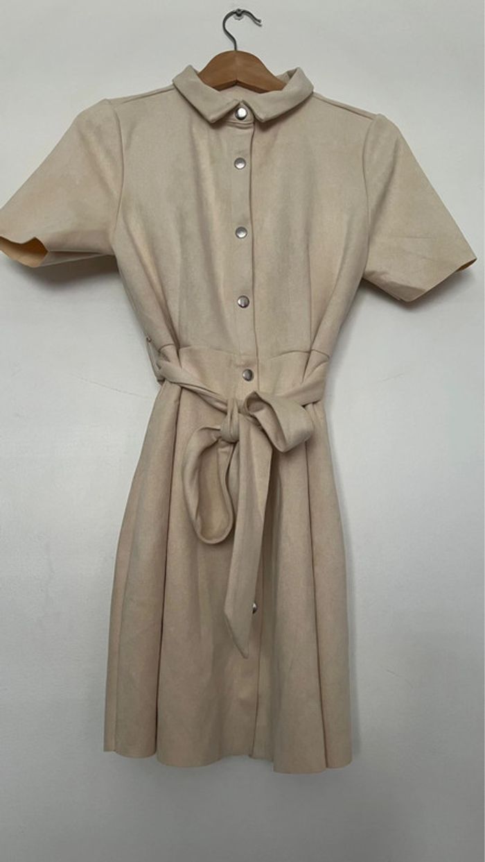 Très jolie robe Jennyfer taille M en parfait état .
