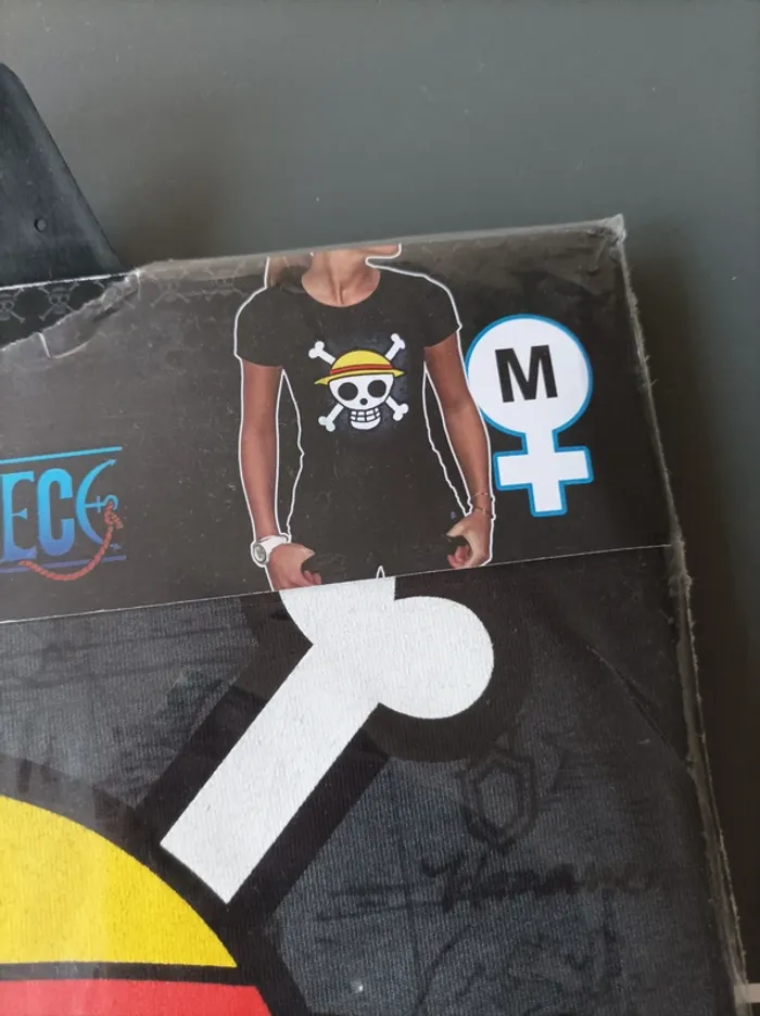T-Shirt One Piece Taille M (Femme) - photo numéro 2