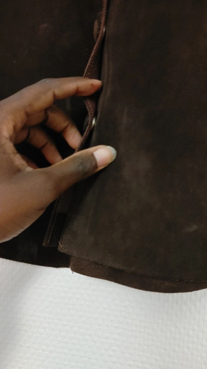 Magnifique mini-jupe en peau daim 100 % cuir bouton coupe trapèze - photo numéro 6
