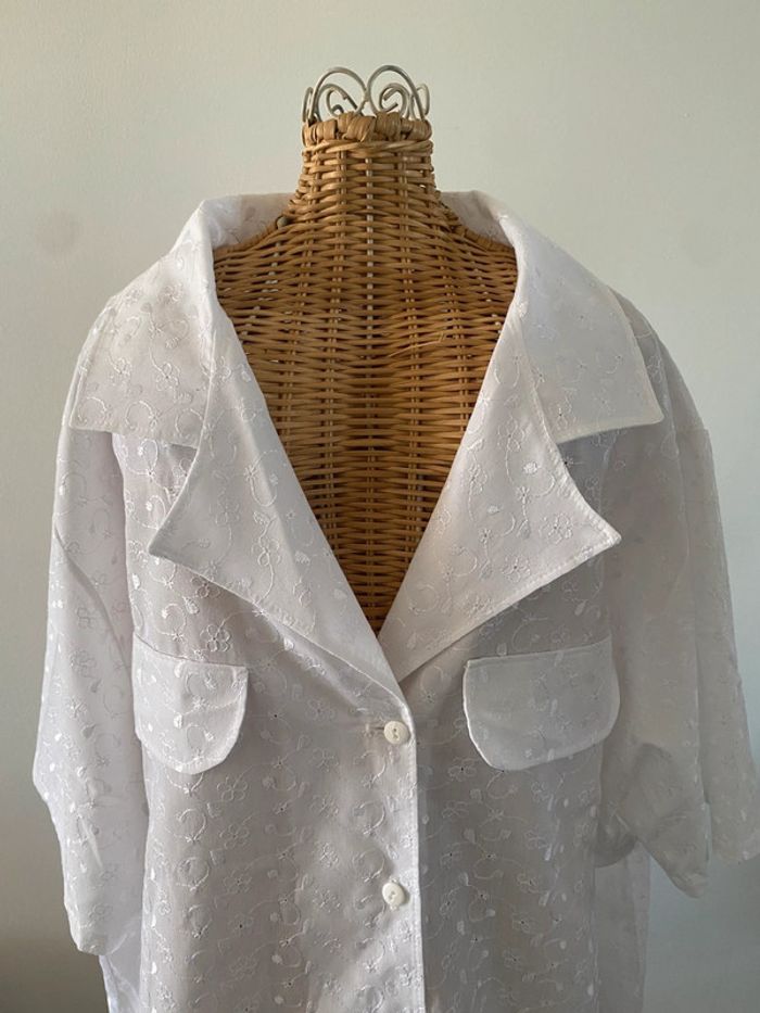 Chemise vintage cousue main blanche avec broderies manches courtes taille M - photo numéro 3