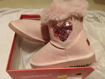 Bottines, boots rose fourrées, neuves, taille 30