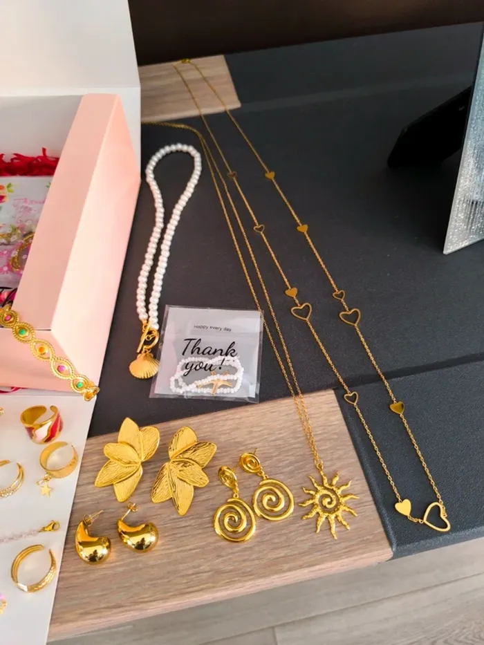 Lot de 40 bijoux dorés, blancs et roses - photo numéro 19