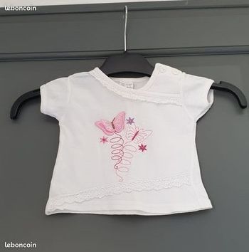 T-shirt avec motif et dentelle en TBE - T. 6 mois