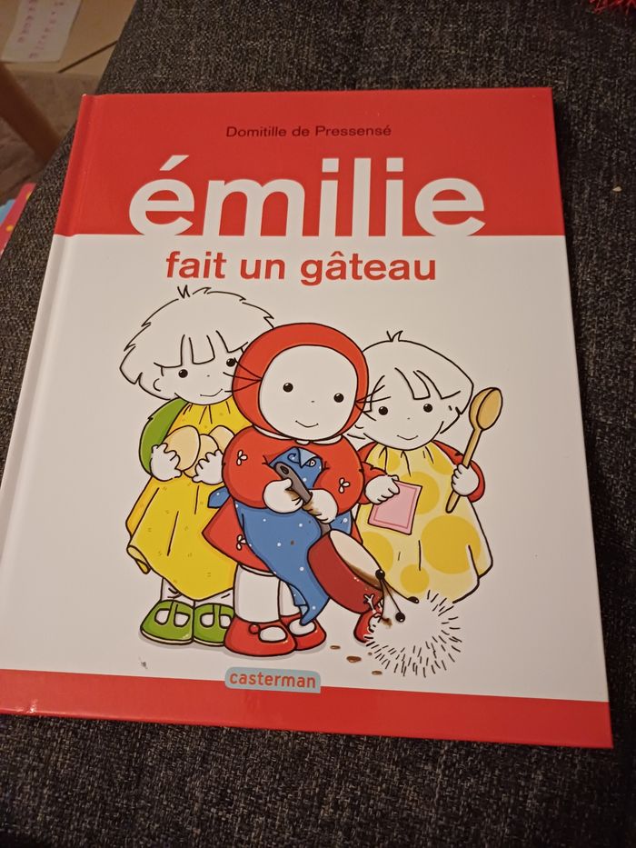 Livre Émilie fait un gâteau