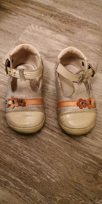 Chaussure semi-ouverte 19