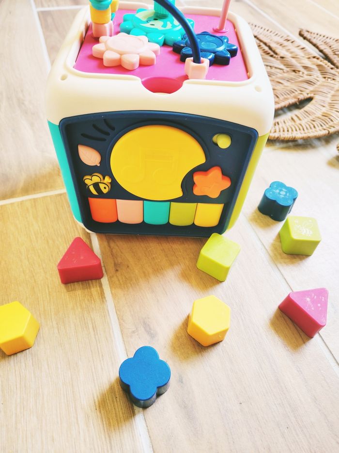 🎶 Cube busy board sonore multi activités 7 en 1 en plastique - photo numéro 6