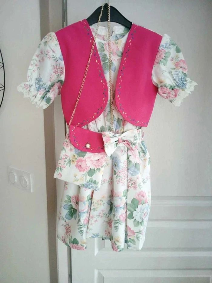 Magnifique robe habillée fille, avec petit boléro + sac motif fleuri