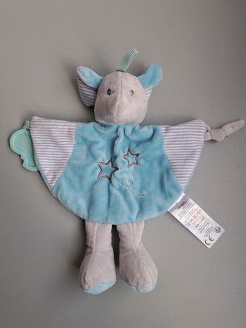 Doudou plat éléphant grelot – Tom & Kiddy – Bleu/Gris étoiles avec anneau de dentition