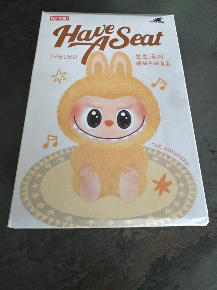 Peluche Labubu « Have a Seat » neuve en boîte surprise - photo numéro 1