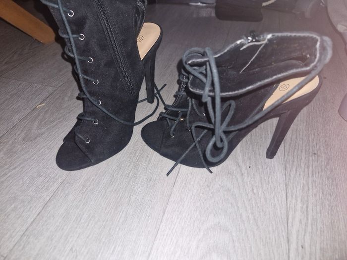 Chaussures à talon aiguille - photo numéro 2
