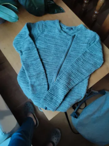 Gilet à fermeture vert pâle pailleté argent grain de malice