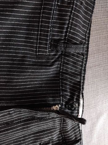 Pantalon stretch noir rayures blanches tbe