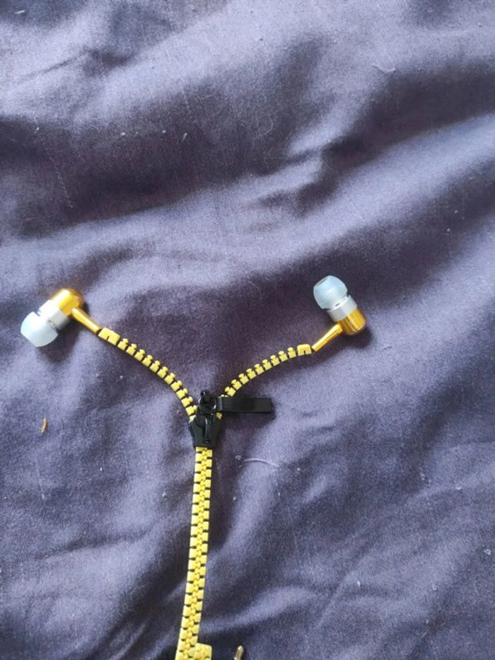 Écouteurs auriculaires neufs - photo numéro 4