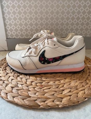 Baskets Nike fleurs 37,5