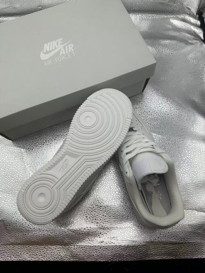 Baskets Nike Air Force 1 pointure 36.5 - photo numéro 4