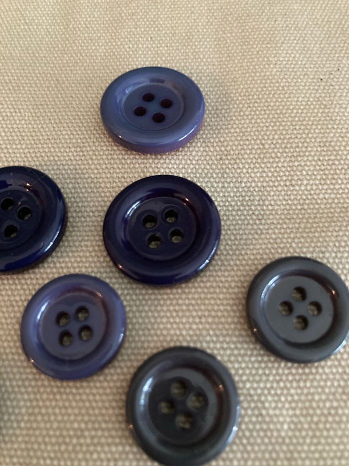 Boutons violet et gris - photo numéro 3