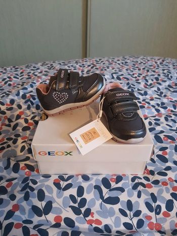 Baskets à scratchs Geox pointure 20 neuf avec étiquettes