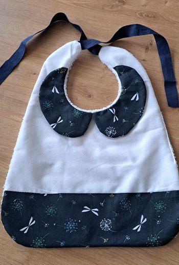 Bavoir neuf pour fille